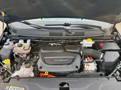 Used 2023 Chrysler Pacifica Touring-L image 36