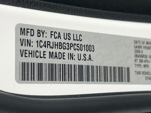 Used 2023 Jeep Grand Cherokee Limited w/ Black Appearance Package AWD/4WD image 31