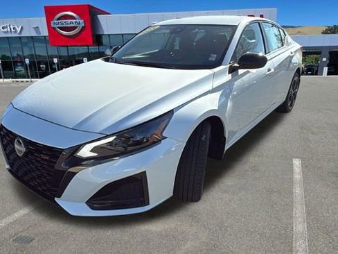 New 2025 Nissan Altima 2.5 SR image 7