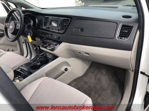 Used 2016 Kia Sedona L image 21
