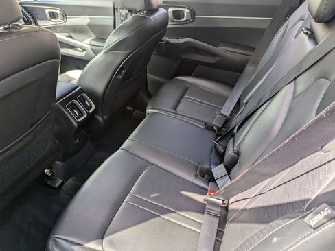 Used 2024 Kia Sorento S image 27