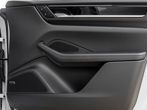 Certified 2026 Porsche Macan 4 Electric AWD/4WD image 40