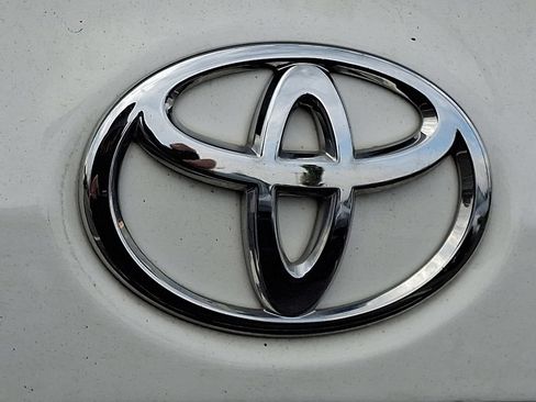 Used 2018 Toyota Corolla SE w/ SE Premium Package FWD image 10