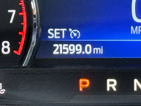 Used 2022 Ford Explorer XLT w/ Equipment Group 202A AWD/4WD image 34