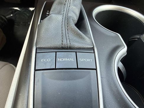 Used 2024 Toyota Camry LE image 31