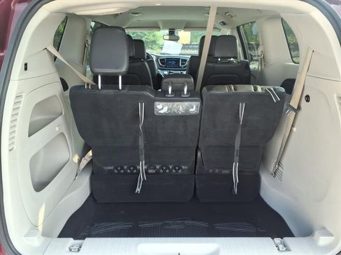 Used 2017 Chrysler Pacifica Touring-L w/ Tire & Wheel Group image 15