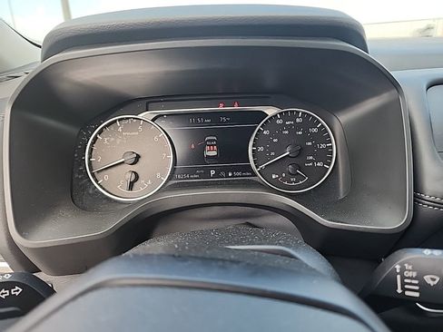 Used 2025 Nissan Rogue S image 13