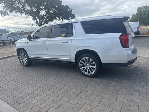 Used 2024 GMC Yukon XL Denali w/ Advanced Technology Package image 3