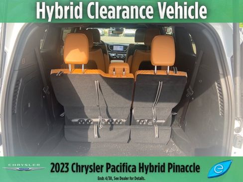 New 2023 Chrysler Pacifica Pinnacle image 12