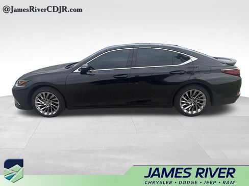 Used 2025 Lexus ES 350 Ultra Luxury FWD image 9