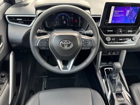 Certified 2025 Toyota Corolla Cross XLE image 29