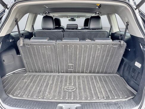 Used 2018 Toyota Highlander XLE image 26