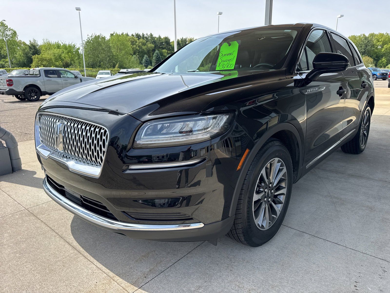 Used 2023 Lincoln Nautilus Reserve AWD/4WD image 2