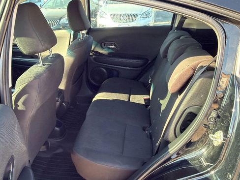 Used 2018 Honda HR-V LX image 7