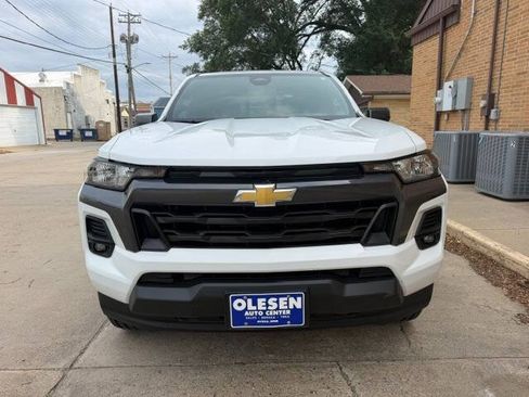Used 2024 Chevrolet Colorado LT AWD/4WD image 8