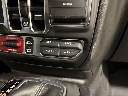 Used 2025 Jeep Gladiator Rubicon image 19