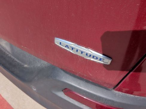 Used 2016 Jeep Cherokee Latitude w/ Comfort/Convenience Group FWD image 9