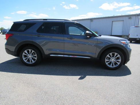 Used 2023 Ford Explorer XLT w/ Equipment Group 202A AWD/4WD image 5
