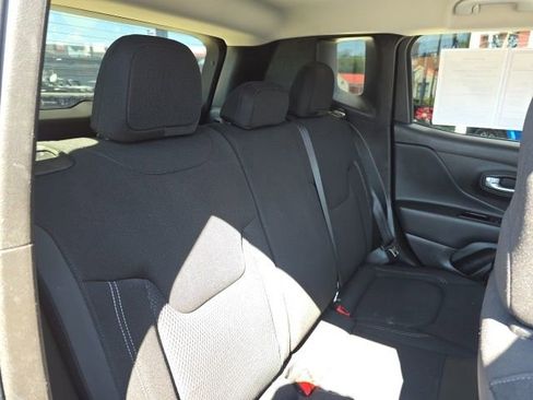 Used 2023 Jeep Renegade Latitude w/ Premium Group AWD/4WD image 36