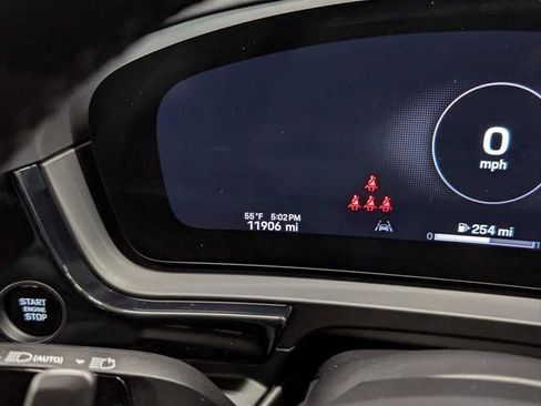 Used 2024 Porsche Cayenne Coupe image 26