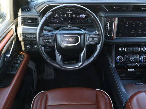 Used 2024 GMC Yukon XL Denali Ultimate AWD/4WD image 12