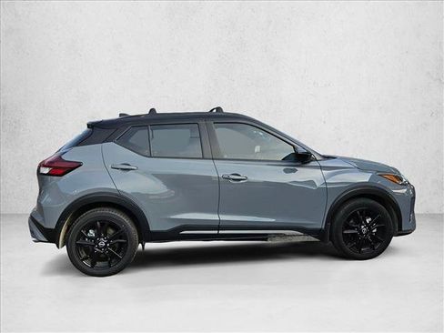 Used 2023 Nissan Kicks SR w/ SR Premium Package image 4
