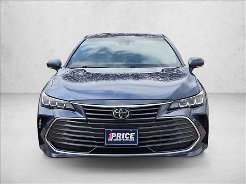 Used 2022 Toyota Avalon XLE image 2