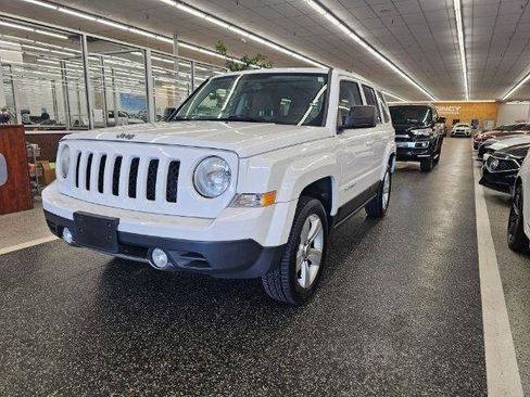 Used 2014 Jeep Patriot Limited w/ Sun/Sound Group AWD/4WD image 2