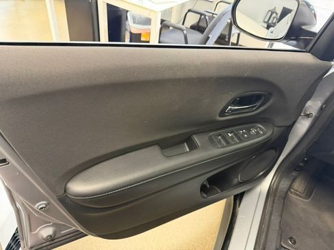 Used 2019 Honda HR-V Sport image 15