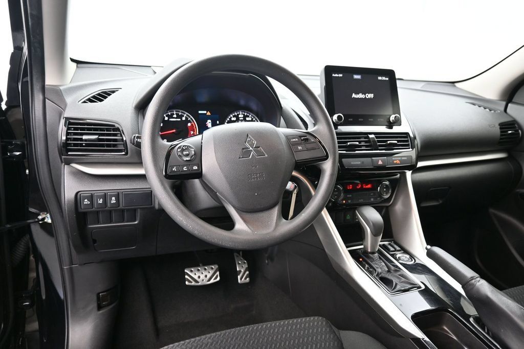 Used 2022 Mitsubishi Eclipse Cross LE AWD/4WD image 16