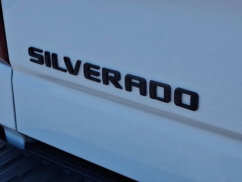 Used 2024 Chevrolet Silverado 1500 LT AWD/4WD image 30