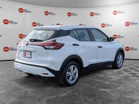 Used 2022 Nissan Kicks S image 5