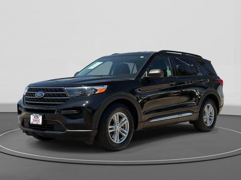 Used 2023 Ford Explorer XLT RWD image 1