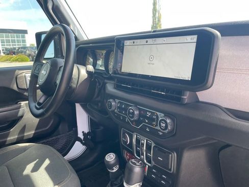 Used 2024 Jeep Wrangler Willys image 30