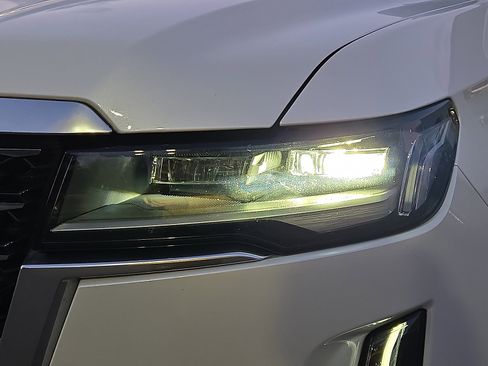 Used 2023 Cadillac Escalade Premium Luxury image 9