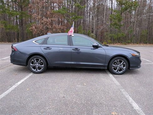 Used 2023 Honda Accord EX image 3