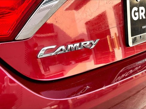 Used 2015 Toyota Camry XLE FWD image 40