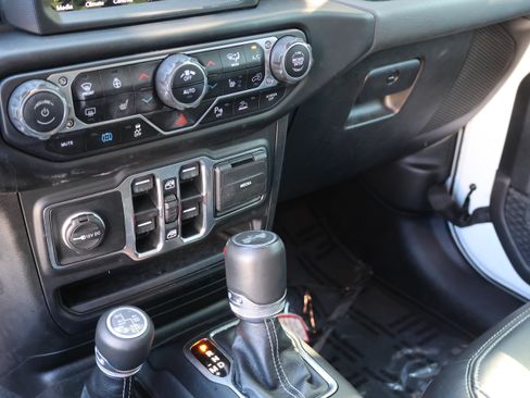 Used 2022 Jeep Wrangler Unlimited Sahara w/ Cold Weather Group AWD/4WD image 29