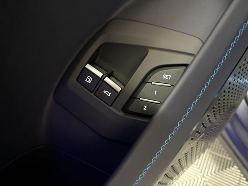 Used 2025 Lamborghini Urus SE image 26