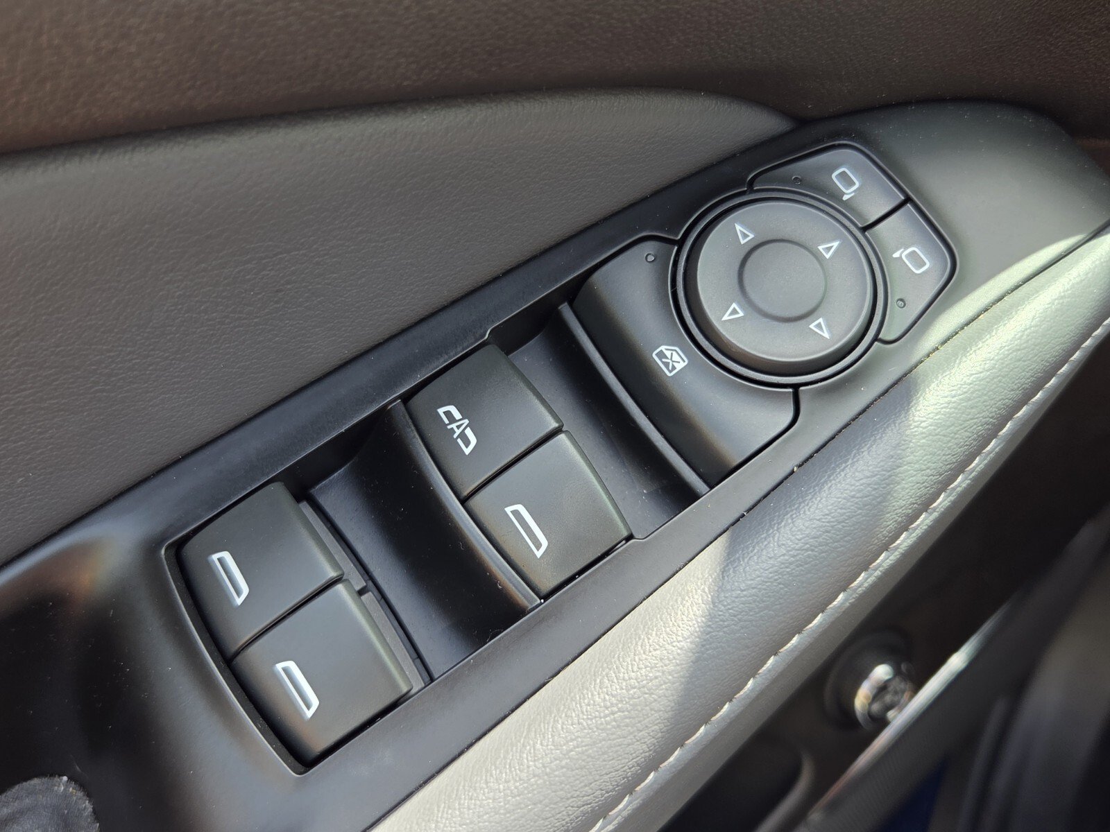 Used 2023 Buick Enclave Essence FWD image 29