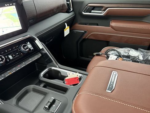 New 2026 GMC Sierra 2500 Denali Ultimate w/ LPO, Black Badging Package AWD/4WD image 24