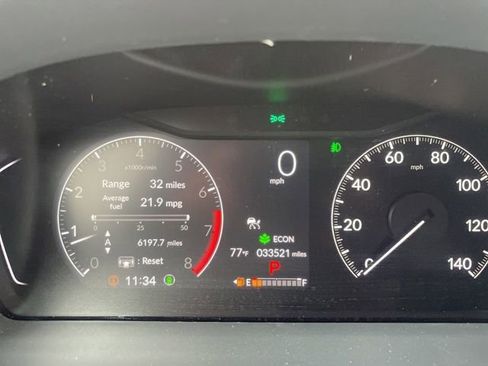 Used 2025 Honda Pilot Touring image 13