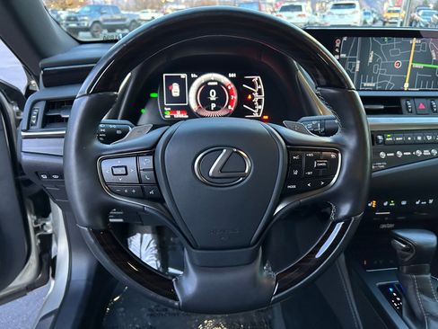 Used 2021 Lexus ES 300h Ultra Luxury image 12
