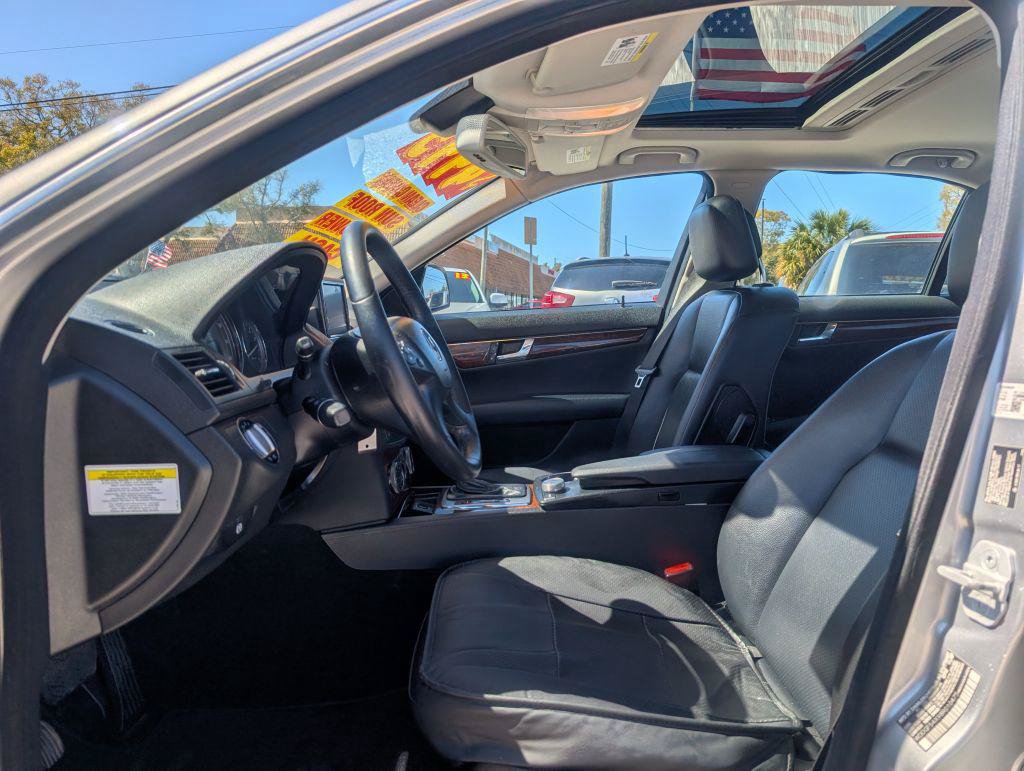 Used 2008 Mercedes-Benz C 300 Sedan image 9