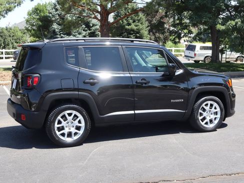 Used 2020 Jeep Renegade Latitude FWD image 4