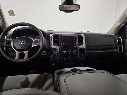 Used 2022 RAM 1500 Classic SLT image 11