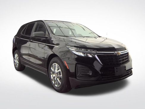 Used 2024 Chevrolet Equinox LS w/ LS Convenience Package FWD image 2