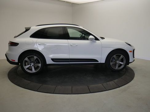 Certified 2023 Porsche Macan AWD/4WD image 8