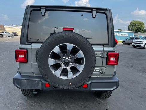 Used 2018 Jeep Wrangler Unlimited Sahara image 4