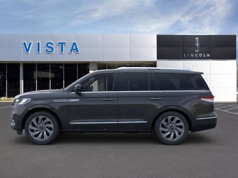 New 2024 Lincoln Navigator Reserve image 3